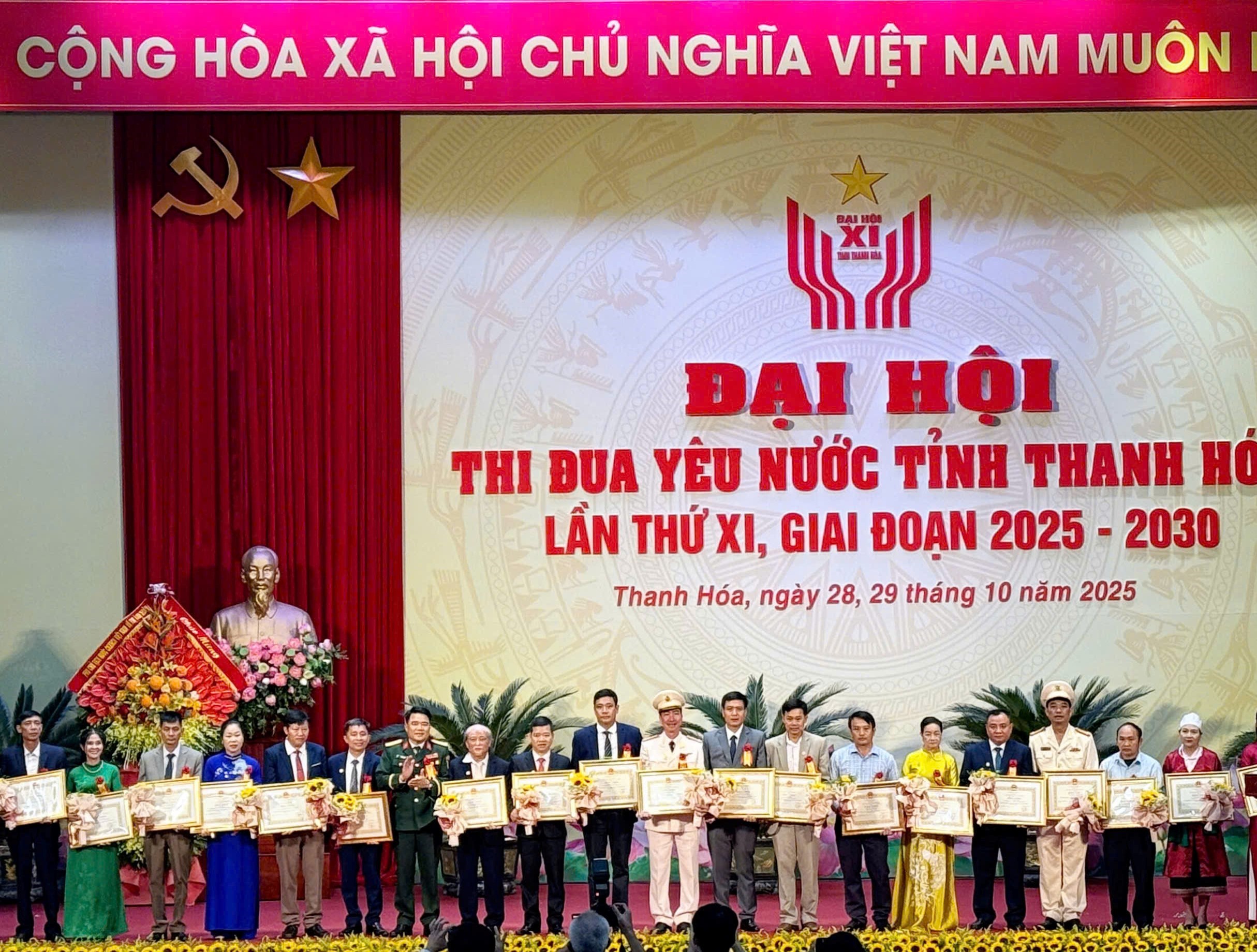Anh-tin-bai